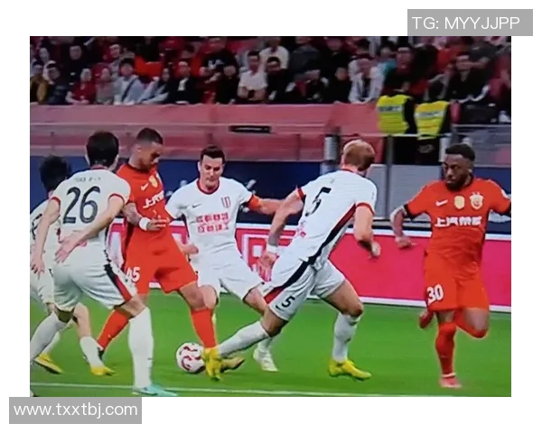 赛后分析:上海足球队与成都足球队的战术对决与启示 赛后分析:上海足球队与成都足球队的战术对决与启示