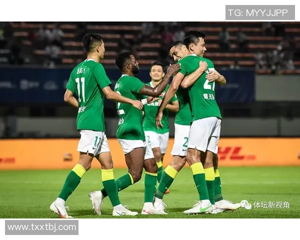 重庆足球队以50分高居城市联赛积分榜首位展现强劲实力