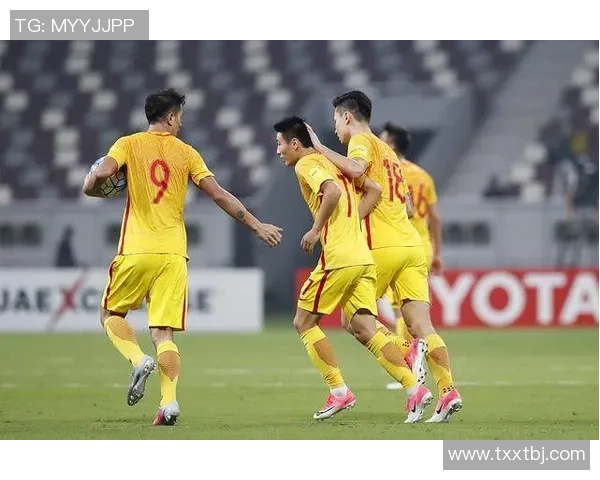 重庆足球队在世界杯预选赛中以77分稳居积分榜首位 重庆足球队在世界杯预选赛中以77分稳居积分榜首位