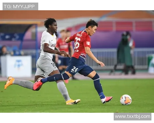 重庆足球队与上海足球队赛后复盘团队协作分析与启示