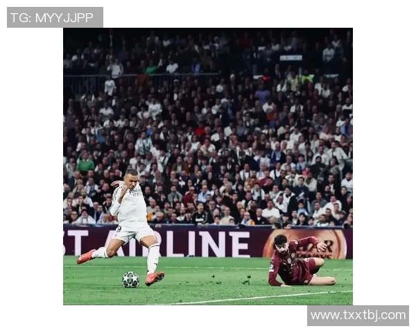 坐车上的足球明星与球迷互动的温馨瞬间与精彩故事