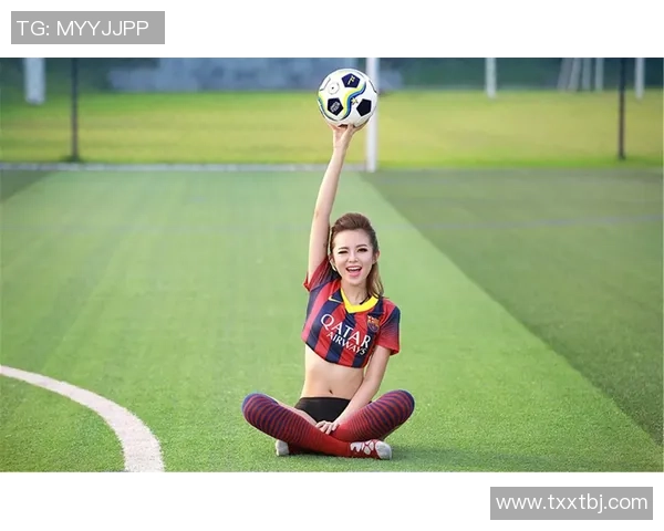 足球明星的可爱瞬间展现了他们不为人知的童真与魅力