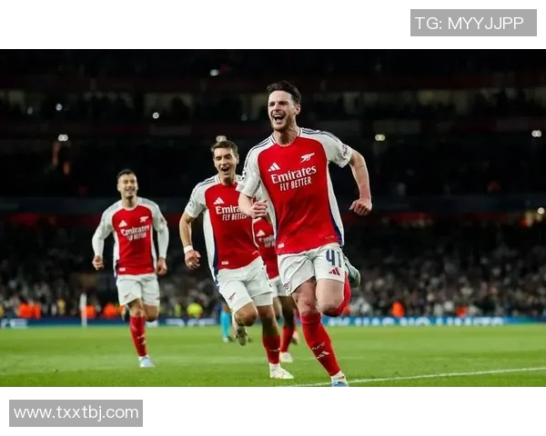 足球明星激情挥拳庆祝瞬间展现运动员的无畏精神与拼搏热情